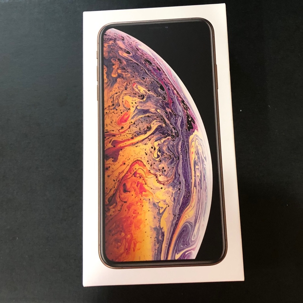 IPhone X Max Box! Earphones included!